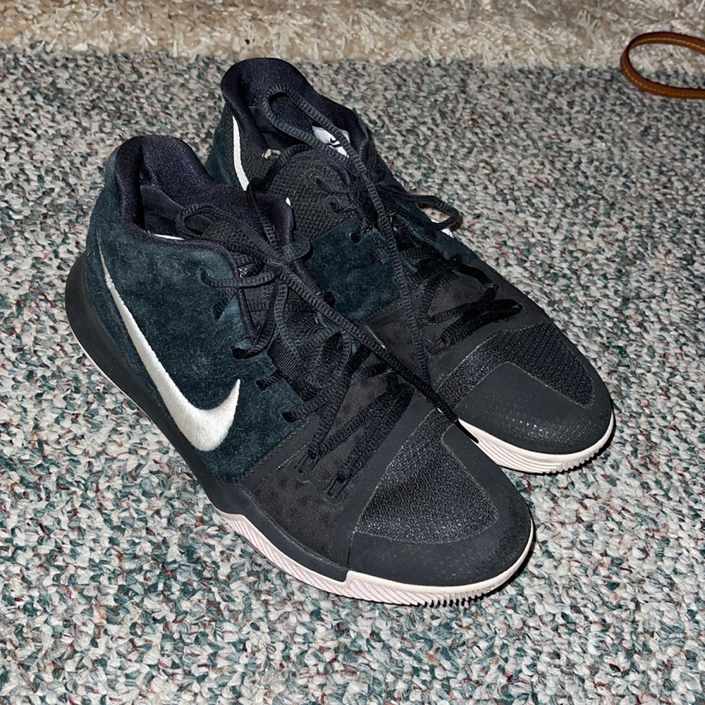 Nike kyrie size 8